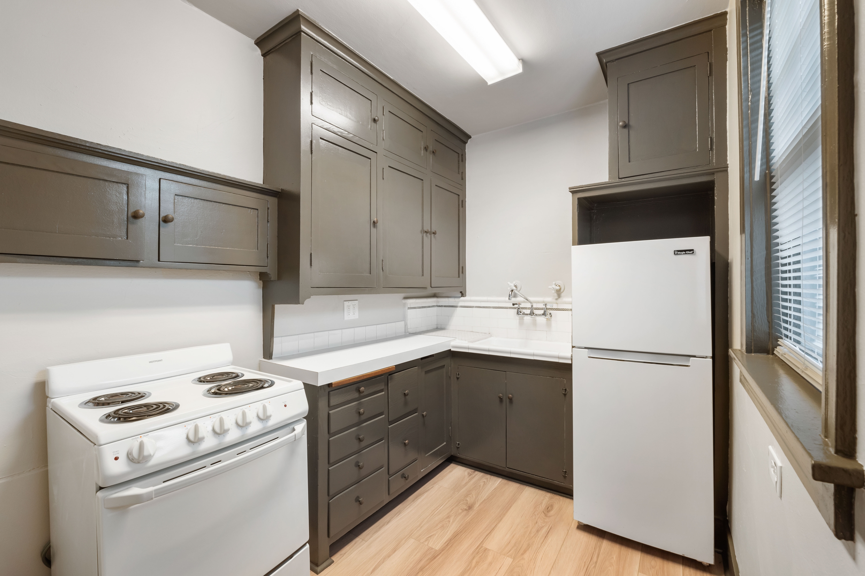 16 North Broadway Street - 12