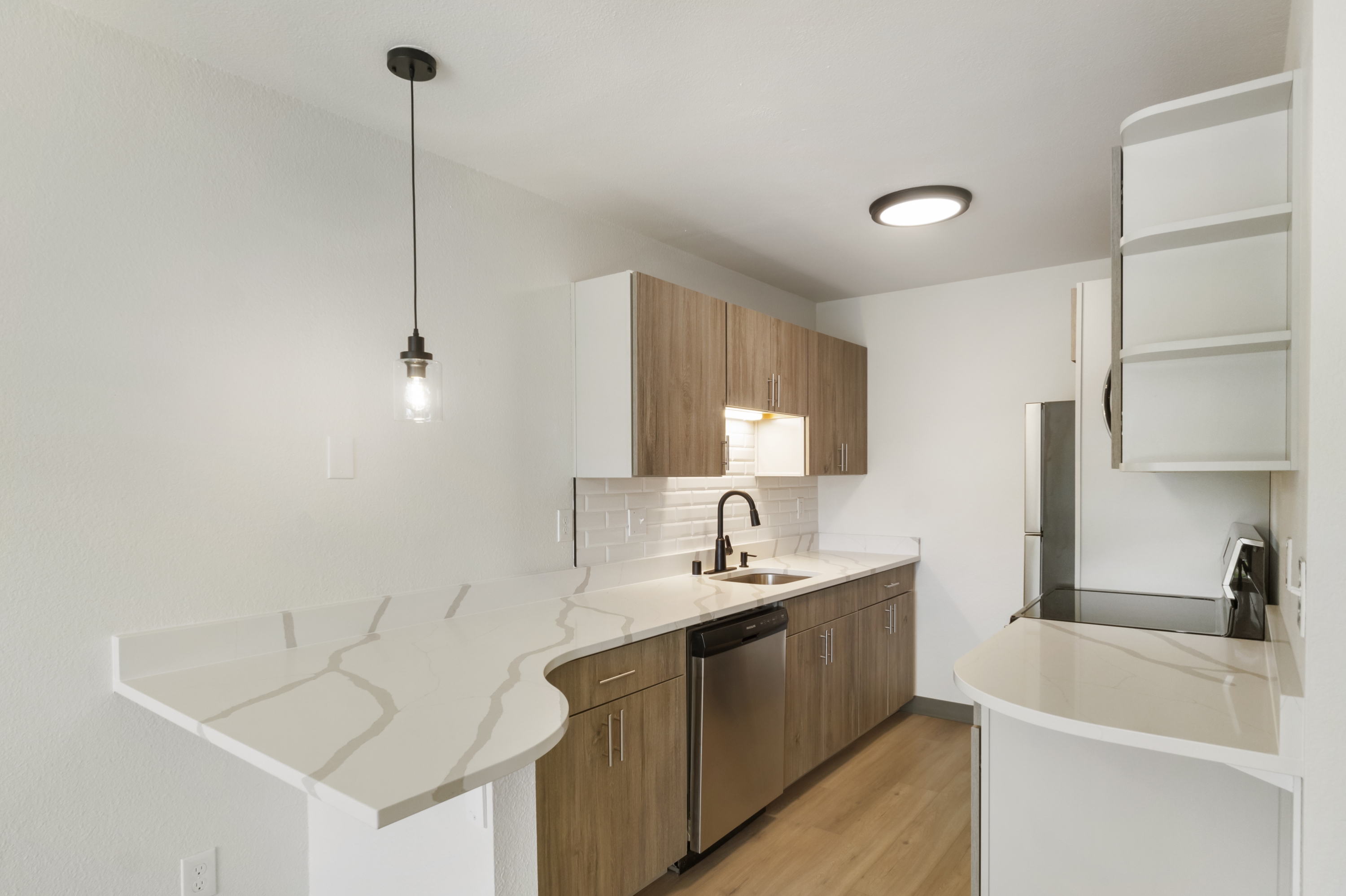 6322 N 26th St - 6105